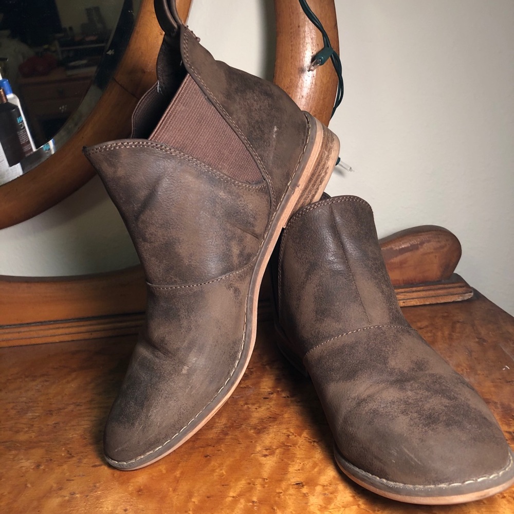 Brown booties — Rocket Dog